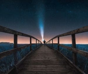 la imagen muestra un adulto dispuesto a elaborar un proyecto de vida